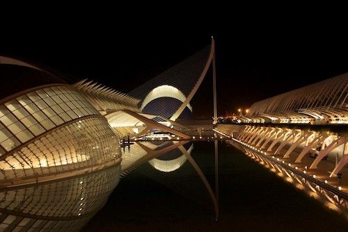 La Ciudad de las Artes y de las ciencias de Valencia vista de noche